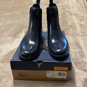 Women waterproof booths by Bass Chelsea navy blue size 11